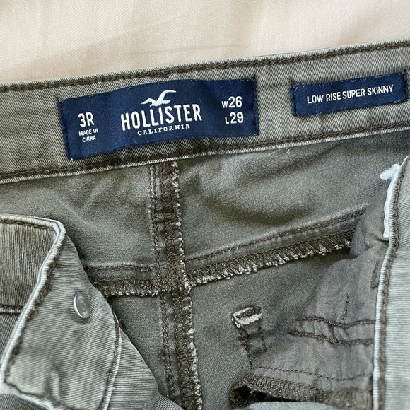 Navy green ripped Hollister pants - Picture 3 of 3